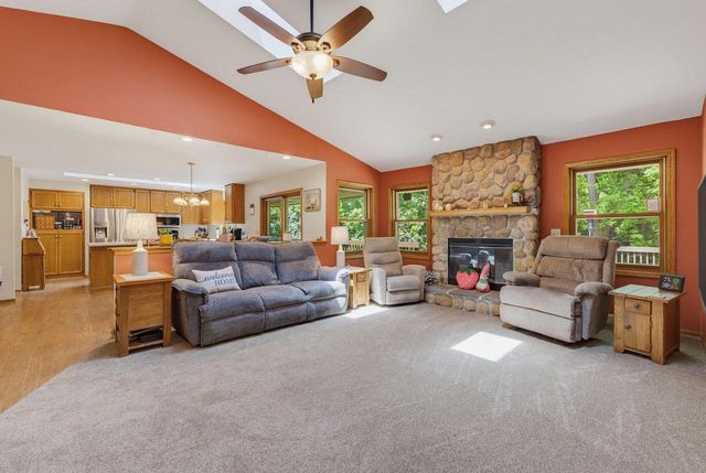 W276S4440 Elk Valley COURT, Waukesha, WI 53189