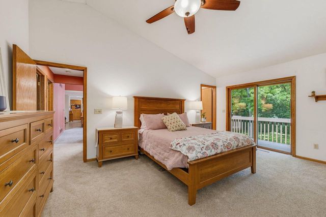 W276S4440 Elk Valley COURT, Waukesha, WI 53189
