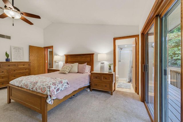 W276S4440 Elk Valley COURT, Waukesha, WI 53189