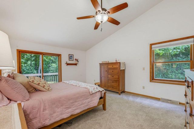 W276S4440 Elk Valley COURT, Waukesha, WI 53189