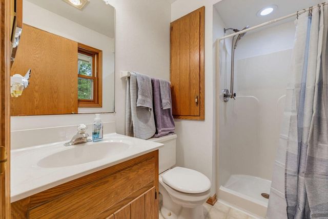 W276S4440 Elk Valley COURT, Waukesha, WI 53189