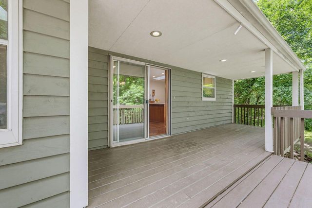 W276S4440 Elk Valley COURT, Waukesha, WI 53189