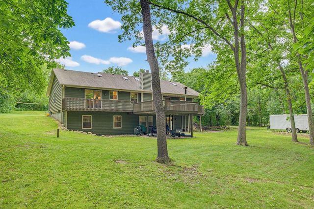 W276S4440 Elk Valley COURT, Waukesha, WI 53189