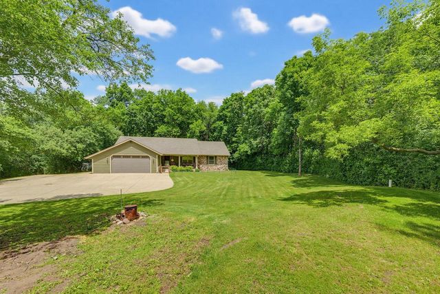 W276S4440 Elk Valley COURT, Waukesha, WI 53189