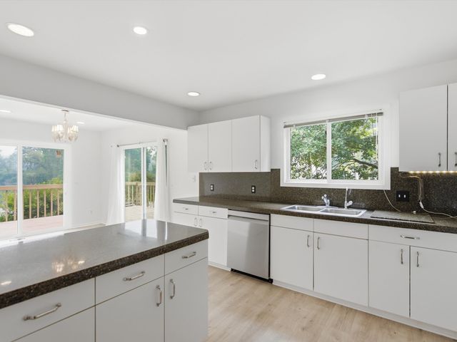 3926 Lakes Edge Drive, Commerce Twp, MI 48382
