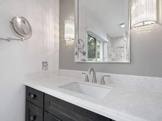 3926 Lakes Edge Drive, Commerce Twp, MI 48382