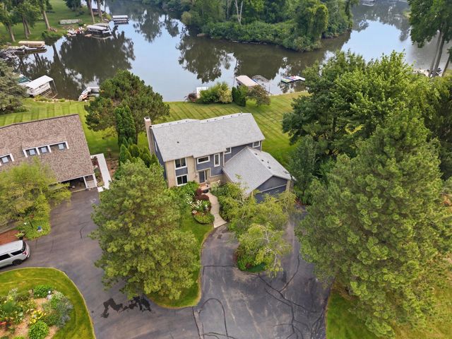 3926 Lakes Edge Drive, Commerce Twp, MI 48382