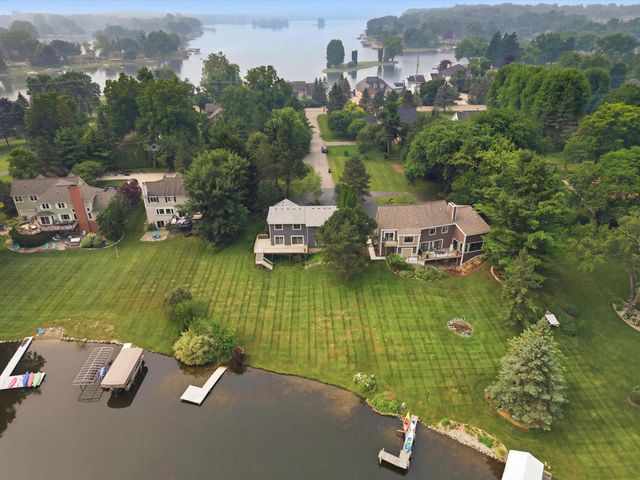 3926 Lakes Edge Drive, Commerce Twp, MI 48382