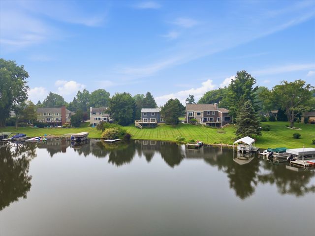 3926 Lakes Edge Drive, Commerce Twp, MI 48382