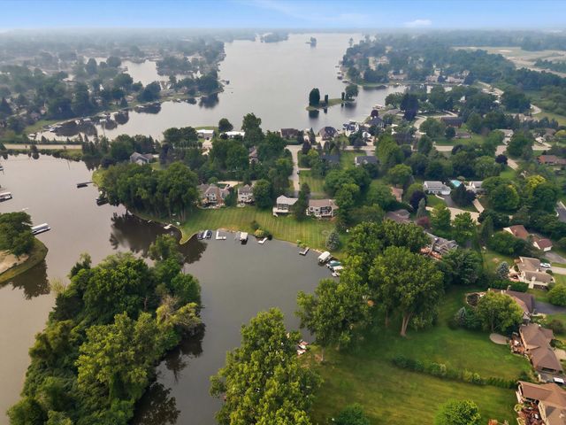 3926 Lakes Edge Drive, Commerce Twp, MI 48382