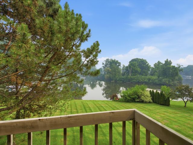 3926 Lakes Edge Drive, Commerce Twp, MI 48382