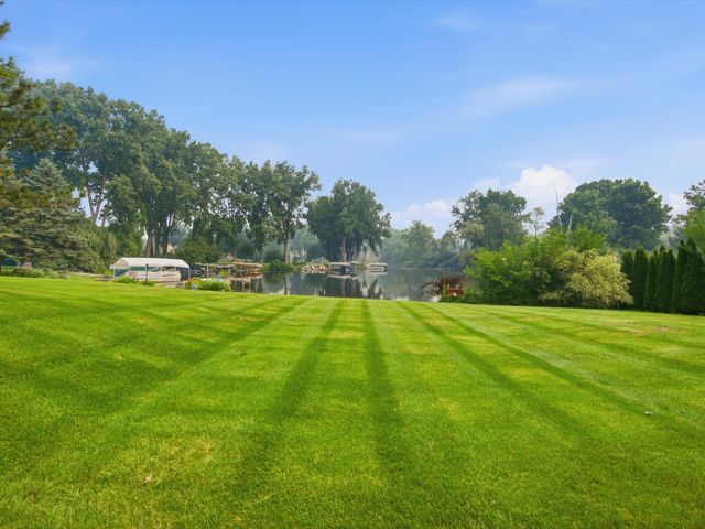 3926 Lakes Edge Drive, Commerce Twp, MI 48382