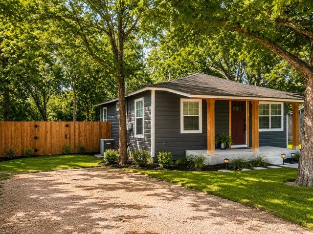 517 W Martin Luther King DR, San Marcos, TX 78666