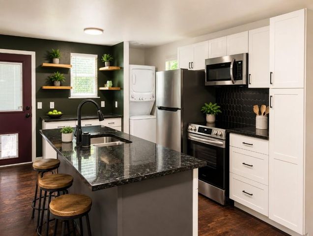 517 W Martin Luther King DR, San Marcos, TX 78666