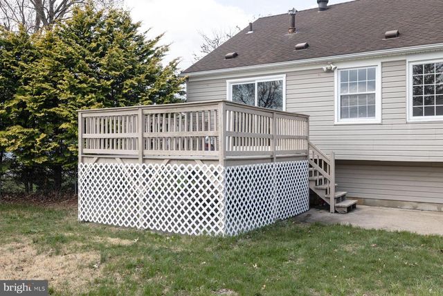 66 LONGWOOD DR, Stratford, NJ 08084