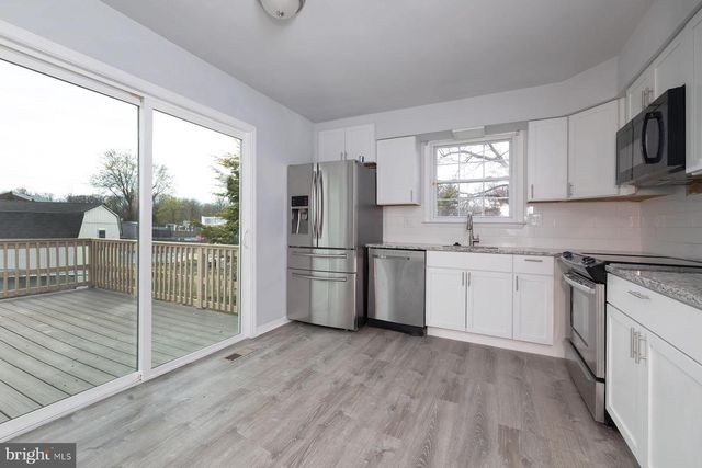 66 LONGWOOD DR, Stratford, NJ 08084