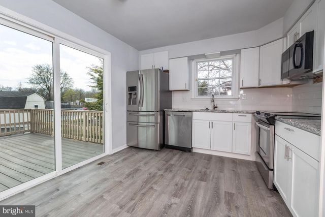 66 LONGWOOD DR, Stratford, NJ 08084