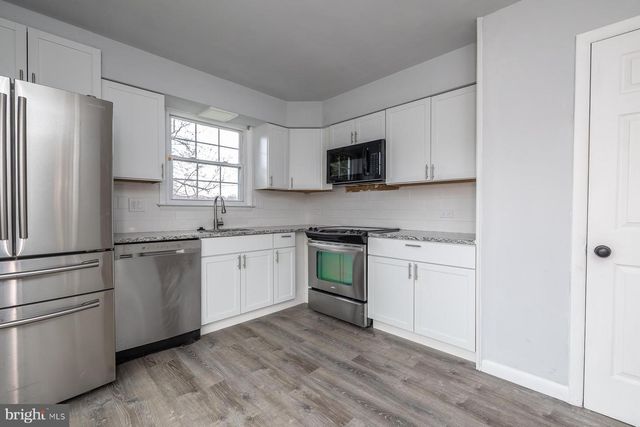 66 LONGWOOD DR, Stratford, NJ 08084