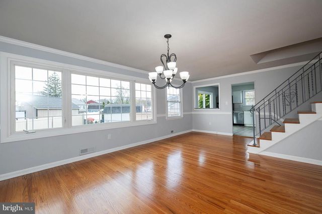 66 LONGWOOD DR, Stratford, NJ 08084