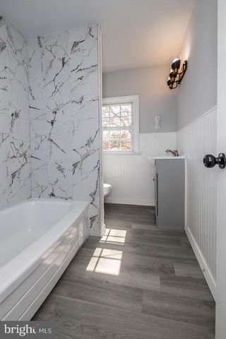 66 LONGWOOD DR, Stratford, NJ 08084