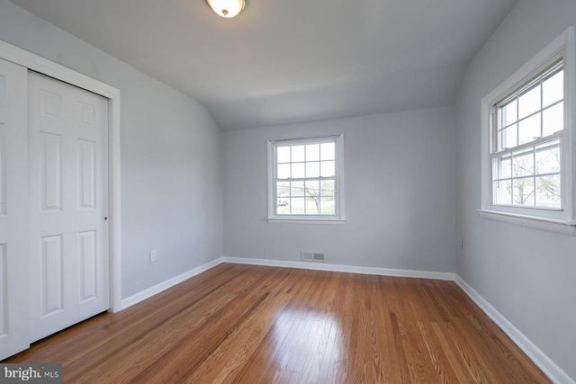 66 LONGWOOD DR, Stratford, NJ 08084