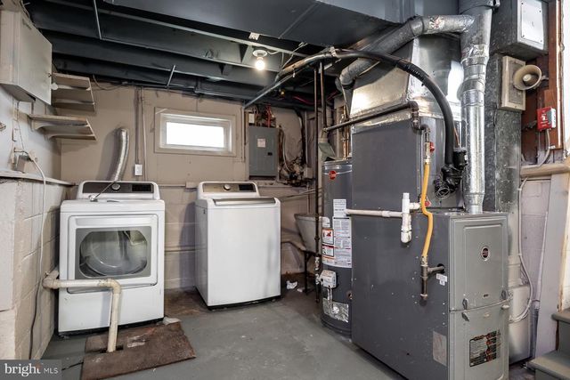 66 LONGWOOD DR, Stratford, NJ 08084