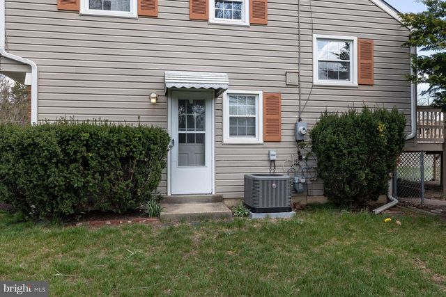 66 LONGWOOD DR, Stratford, NJ 08084