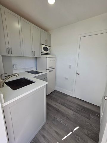 4010 NE 6th Avenue, Deerfield Beach, FL 33064