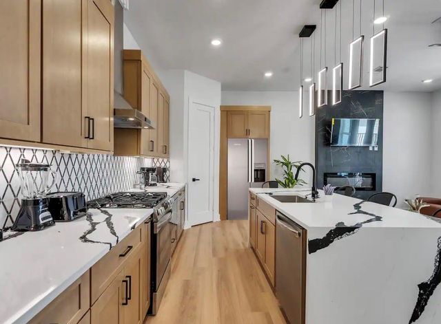 2711 Berry Street, Houston, TX 77004