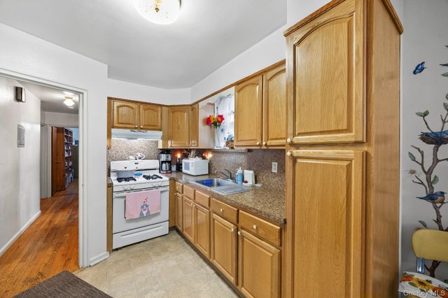 2745 Woodhull Avenue, Bronx, NY 10469