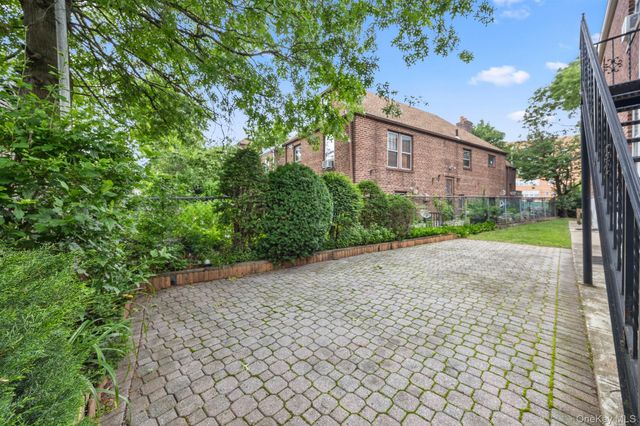 2745 Woodhull Avenue, Bronx, NY 10469