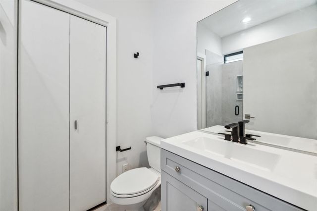 4427 Eigel Street, Houston, TX 77007
