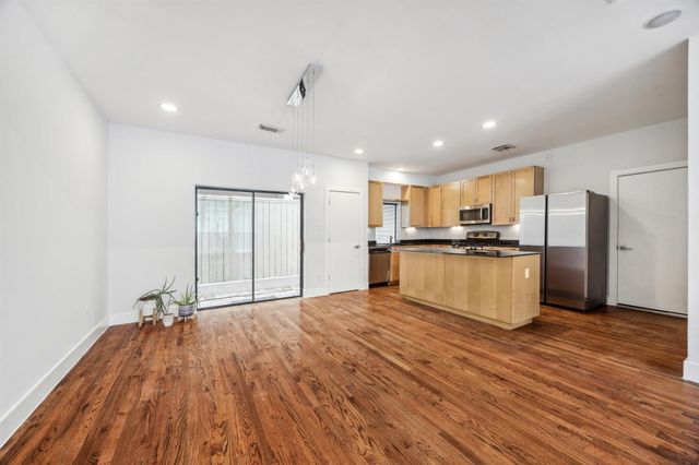 4427 Eigel Street, Houston, TX 77007