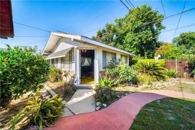 3266 Maine Avenue, Long Beach, CA 90806