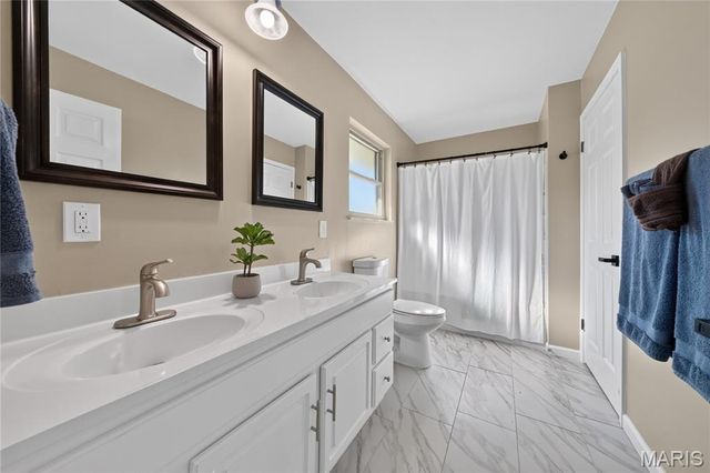 202 Rue Grand Drive, Lake St Louis, MO 63367