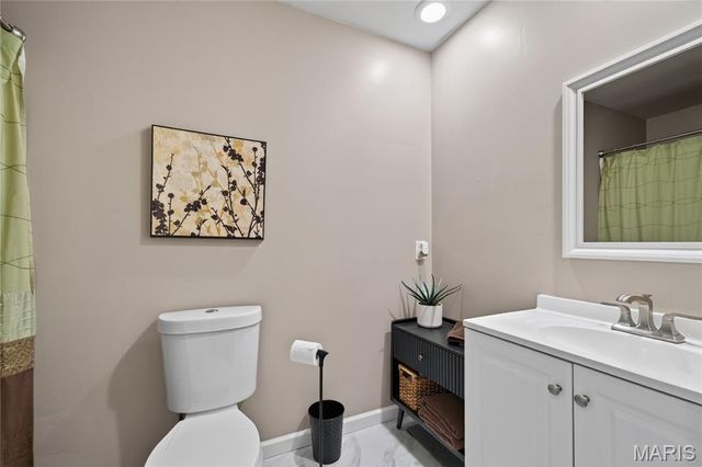 202 Rue Grand Drive, Lake St Louis, MO 63367