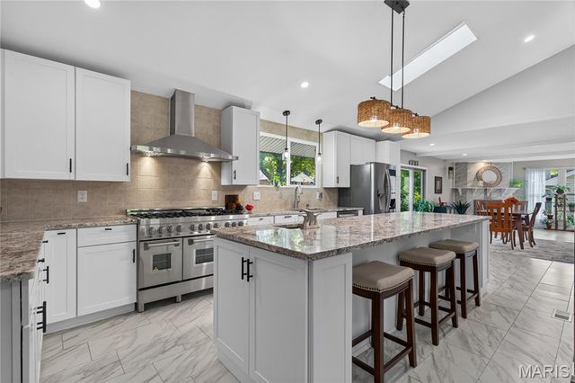 202 Rue Grand Drive, Lake St Louis, MO 63367