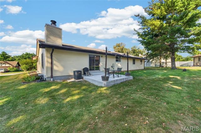 202 Rue Grand Drive, Lake St Louis, MO 63367
