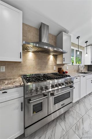 202 Rue Grand Drive, Lake St Louis, MO 63367