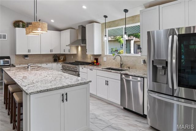 202 Rue Grand Drive, Lake St Louis, MO 63367