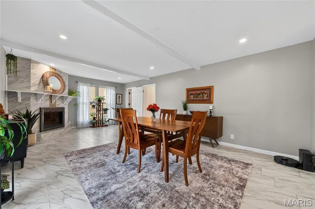 202 Rue Grand Drive, Lake St Louis, MO 63367