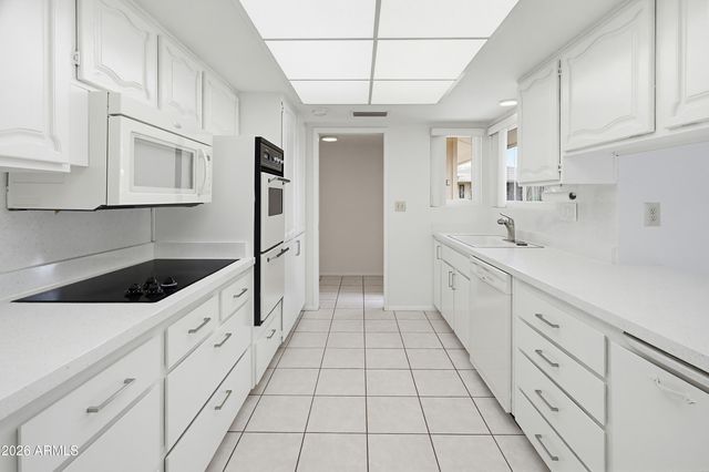 10326 W HIGHWOOD Lane, Sun City, AZ 85373