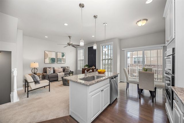 2794 Ashcombe Drive, Ann Arbor, MI 48105