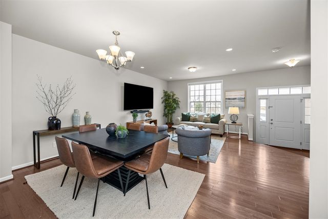2794 Ashcombe Drive, Ann Arbor, MI 48105