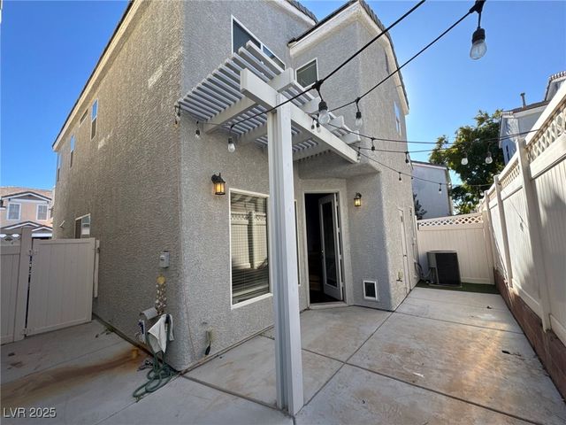 8233 Shaded Arbors Street, Las Vegas, NV 89139