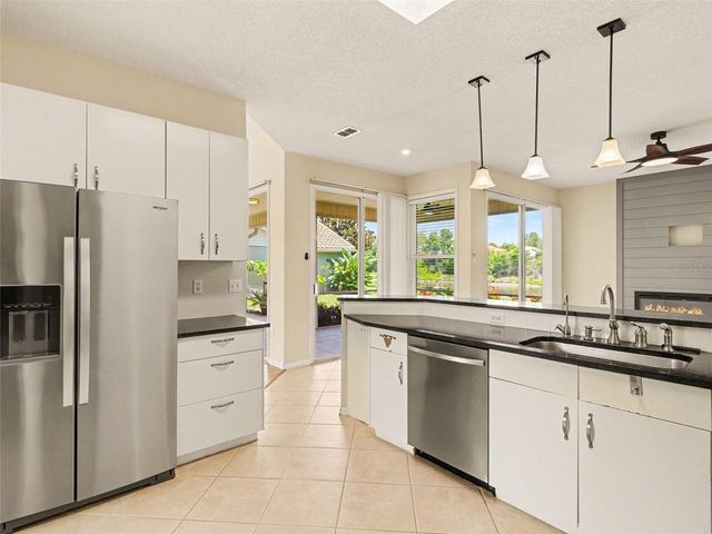 5325 GARDENS DR, Sarasota, FL 34243