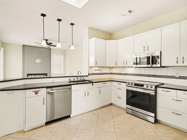 5325 GARDENS DR, Sarasota, FL 34243