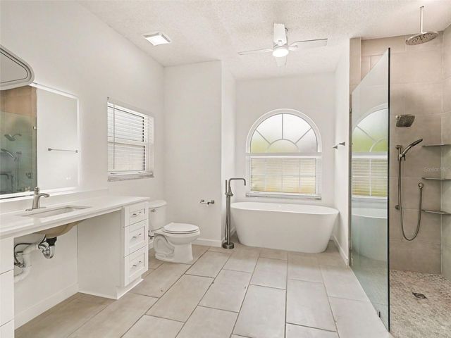 5325 GARDENS DR, Sarasota, FL 34243