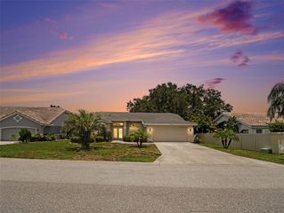 5325 GARDENS DR, Sarasota, FL 34243