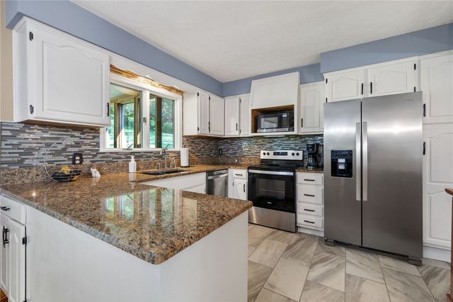 954 S Sunset Beach Rd, Buffalo Twp, PA 15323